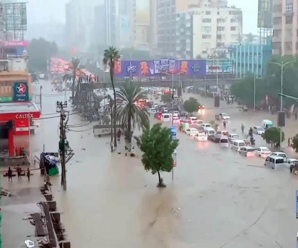 19 اگست 2025 ، شاہ راہے فیصل کراچی کا منظر ۔