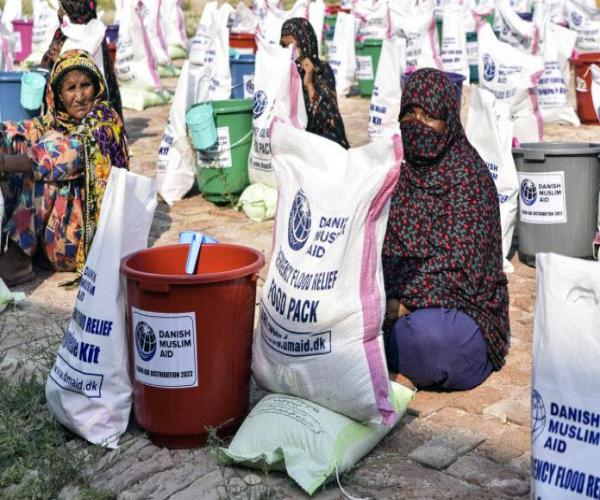 ضلع گجرات میں سیلاب سے متاثرہ افراد میں راشن تقسیم کیا گیا ۔